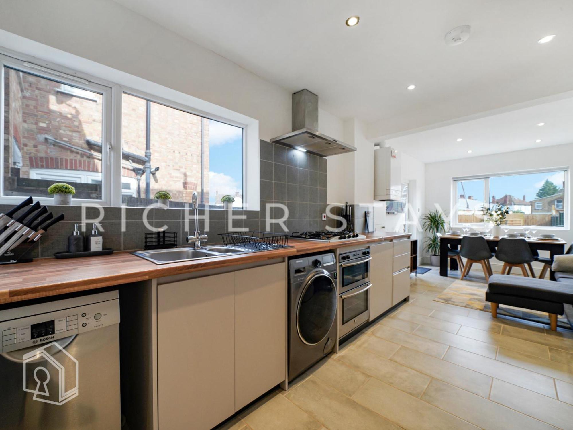 Watford Large 5Br Home - Contractors & Families Bagian luar foto