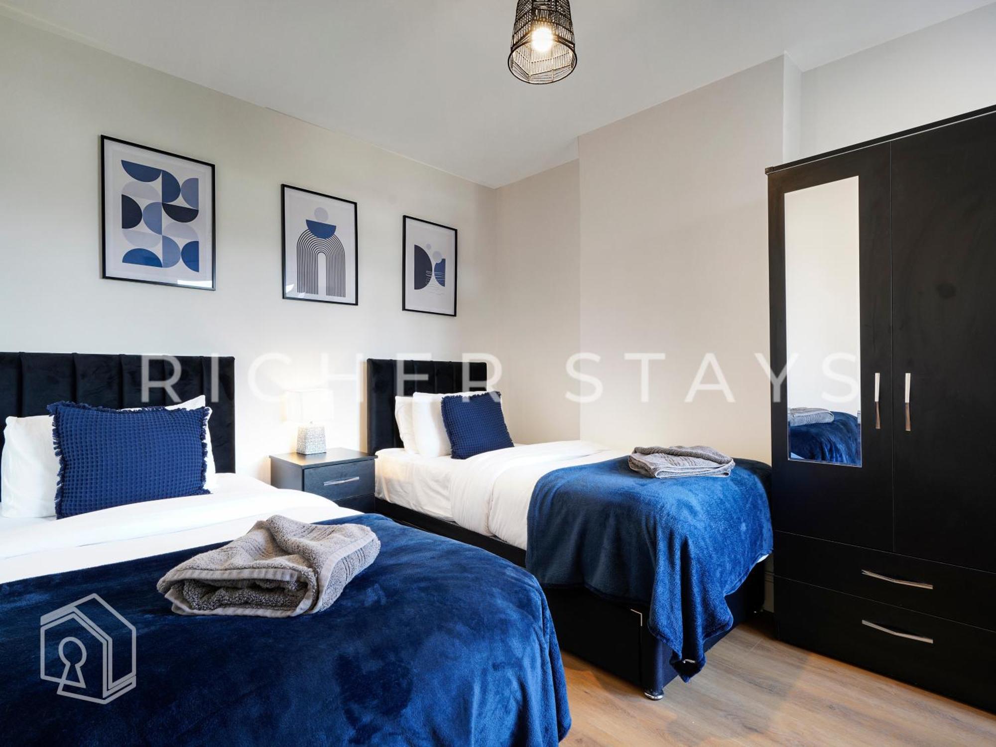 Watford Large 5Br Home - Contractors & Families Bagian luar foto